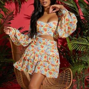 Beautiful sweetheart neck all over floral print two piece set.